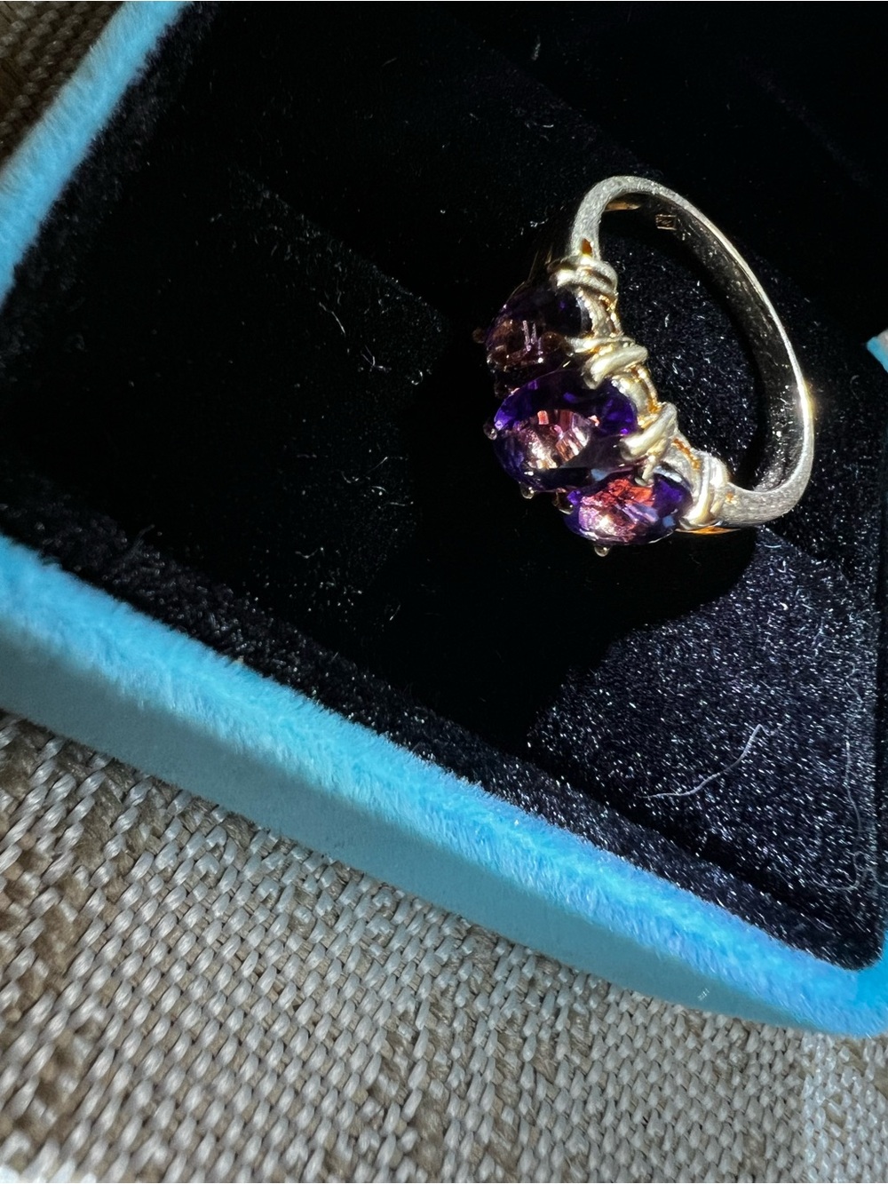 Amethyst solid 10 karat gold ring, size 6 - Picture 3 of 6